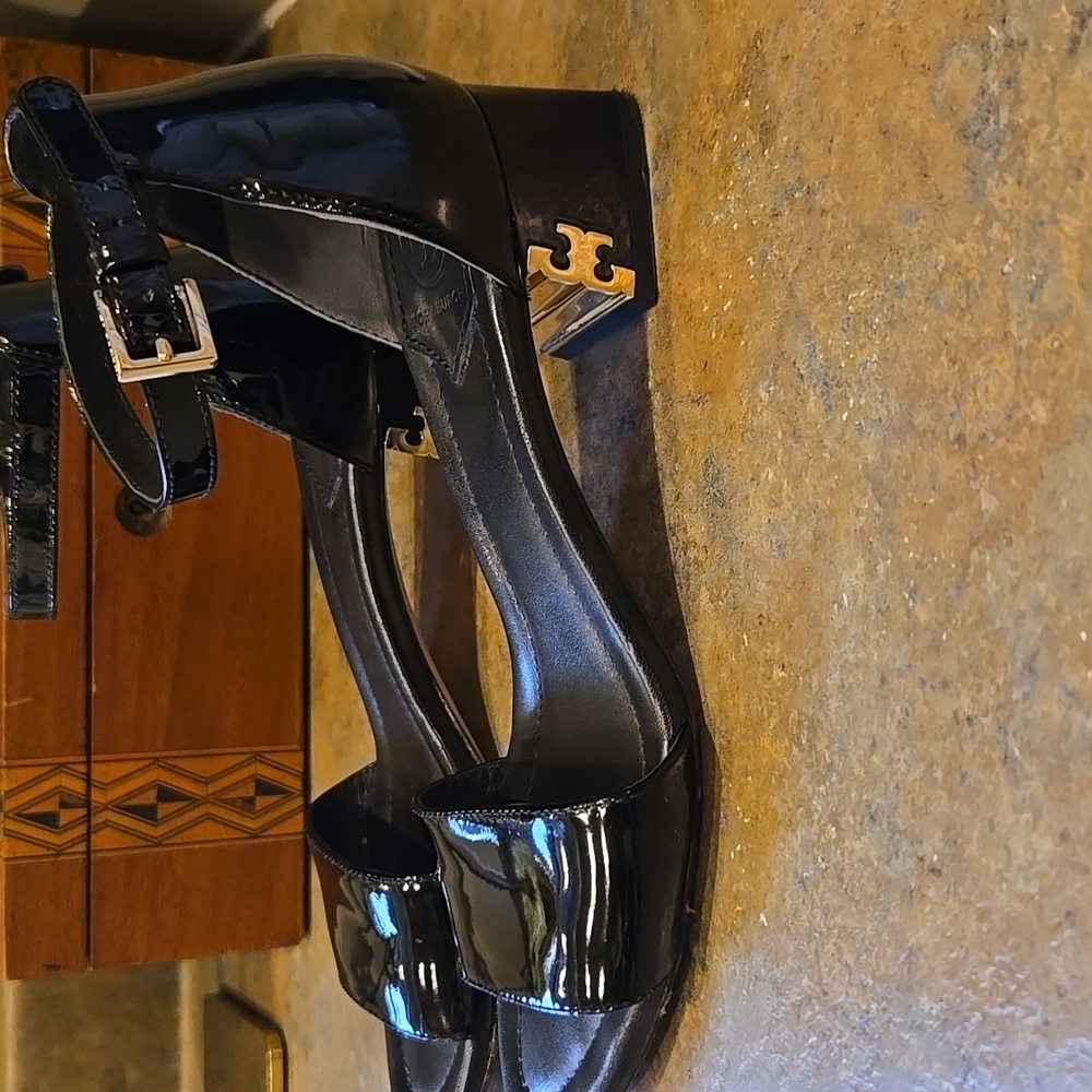 EUC Tory Burch Black Patent Sandals Size 6 - Picture 5 of 13
